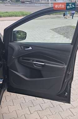 Внедорожник / Кроссовер Ford Escape 2016 в 