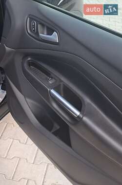 Внедорожник / Кроссовер Ford Escape 2016 в 