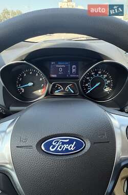 Внедорожник / Кроссовер Ford Escape 2015 в 