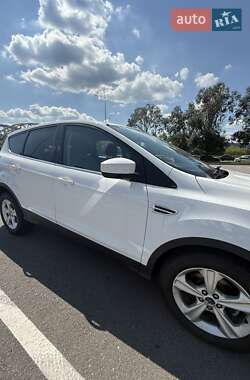 Внедорожник / Кроссовер Ford Escape 2015 в 