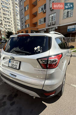 Внедорожник / Кроссовер Ford Escape 2016 в 