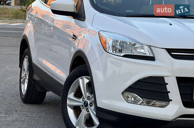 Внедорожник / Кроссовер Ford Escape 2014 в 
