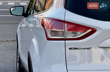 Внедорожник / Кроссовер Ford Escape 2014 в 
