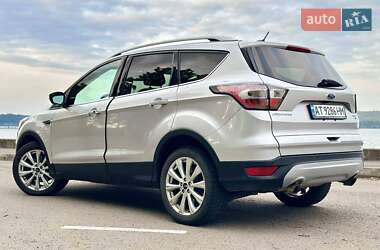 Внедорожник / Кроссовер Ford Escape 2016 в 