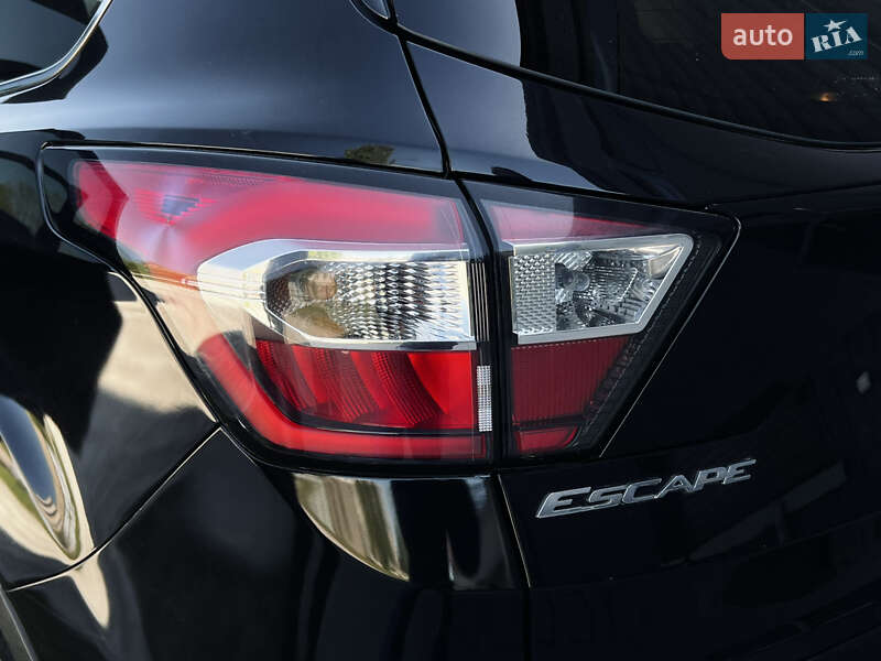 Внедорожник / Кроссовер Ford Escape 2017 в Львове