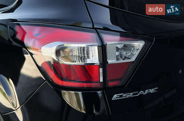 Внедорожник / Кроссовер Ford Escape 2017 в 