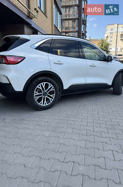 Внедорожник / Кроссовер Ford Escape 2020 в 