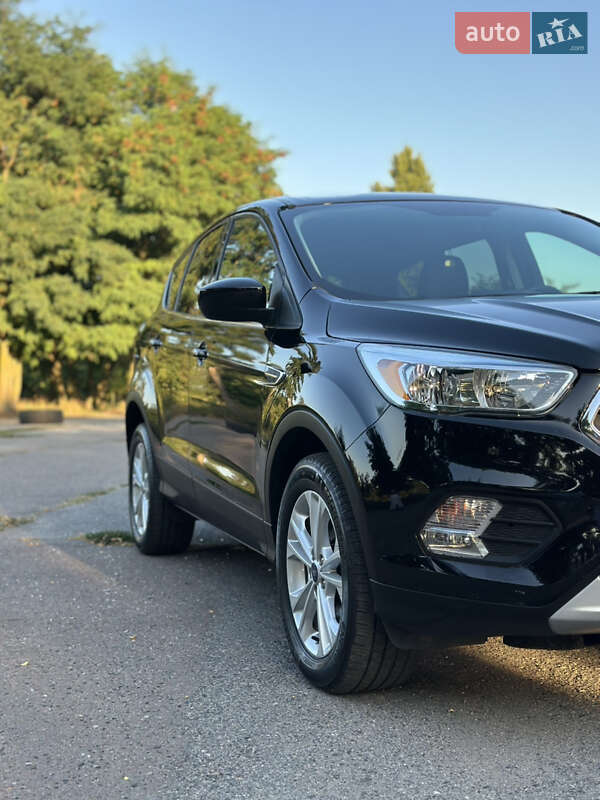 Внедорожник / Кроссовер Ford Escape 2017 в Лубнах