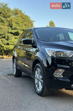 Внедорожник / Кроссовер Ford Escape 2017 в 