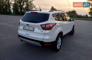Внедорожник / Кроссовер Ford Escape 2018 в 