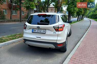 Внедорожник / Кроссовер Ford Escape 2018 в 