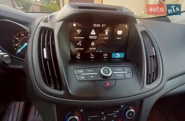 Внедорожник / Кроссовер Ford Escape 2018 в 