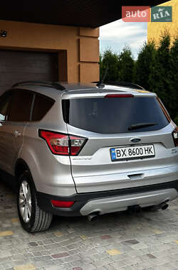 Внедорожник / Кроссовер Ford Escape 2018 в 