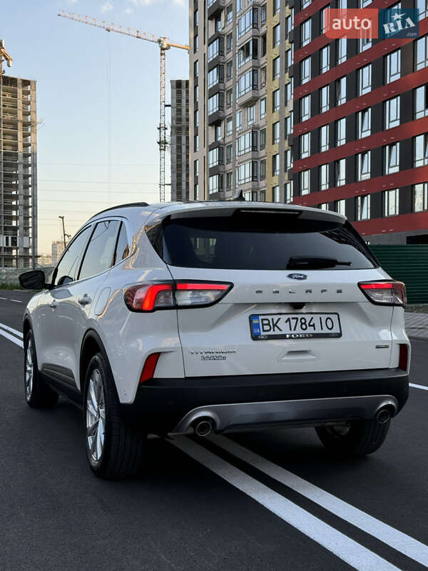 Внедорожник / Кроссовер Ford Escape 2021 в Киеве