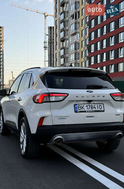 Внедорожник / Кроссовер Ford Escape 2021 в 