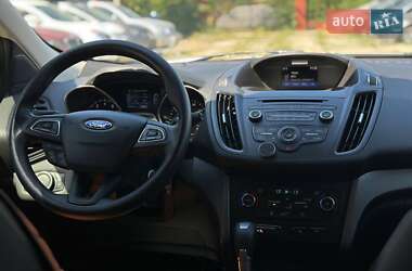 Внедорожник / Кроссовер Ford Escape 2016 в 