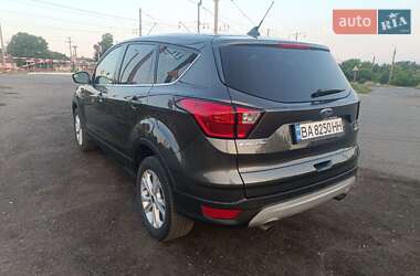 Внедорожник / Кроссовер Ford Escape 2019 в 
