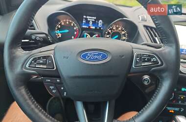 Внедорожник / Кроссовер Ford Escape 2018 в 