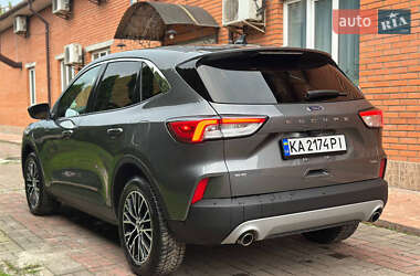 Внедорожник / Кроссовер Ford Escape 2022 в 