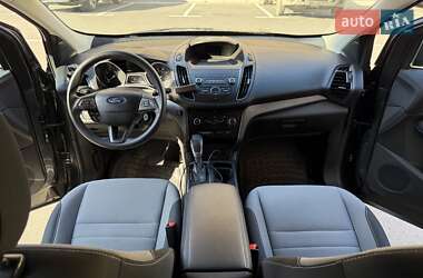 Внедорожник / Кроссовер Ford Escape 2018 в 