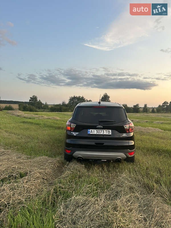 Внедорожник / Кроссовер Ford Escape 2016 в Вараше