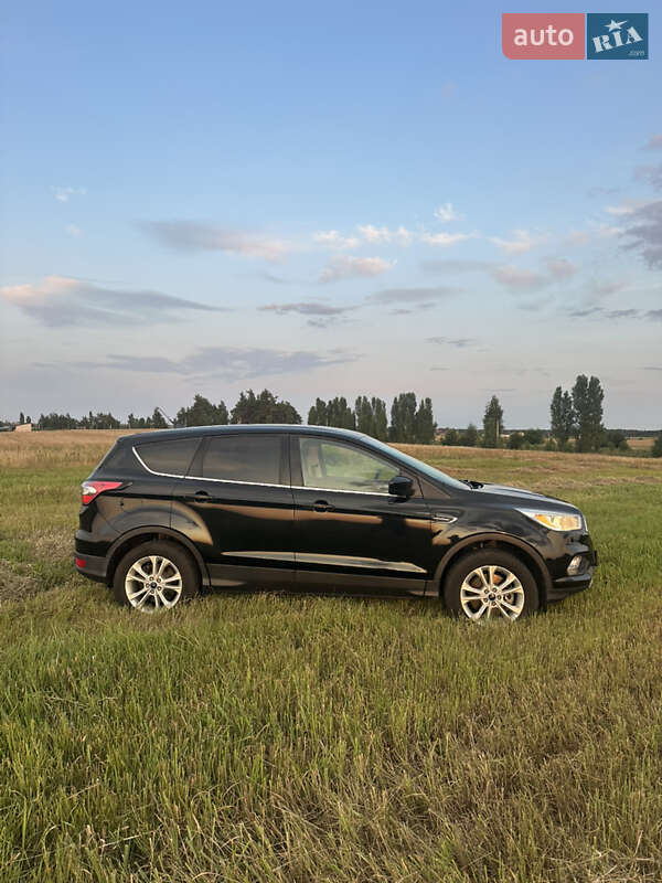 Внедорожник / Кроссовер Ford Escape 2016 в Вараше фото 4 Внедорожник / Кроссовер Ford Escape 2016 в Вараше