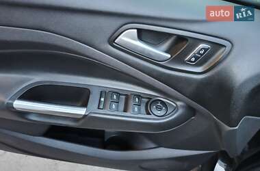 Внедорожник / Кроссовер Ford Escape 2015 в 