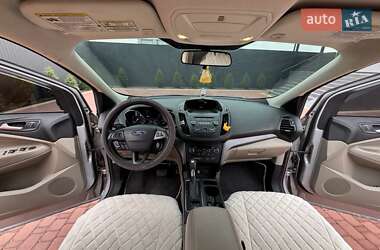 Внедорожник / Кроссовер Ford Escape 2017 в 