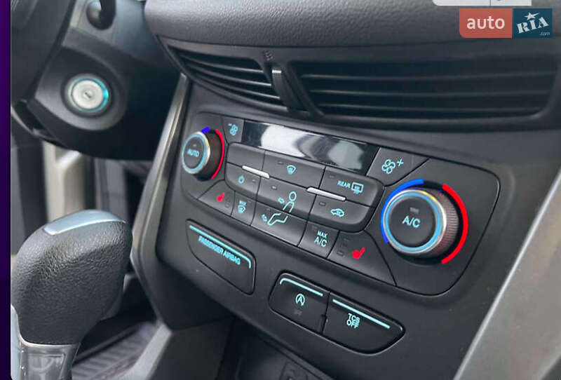 Внедорожник / Кроссовер Ford Escape 2017 в Днепре