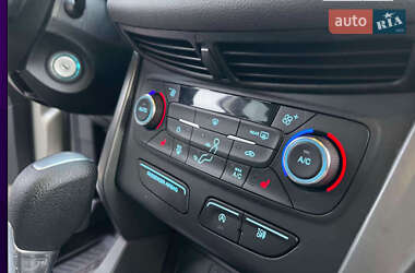Внедорожник / Кроссовер Ford Escape 2017 в 