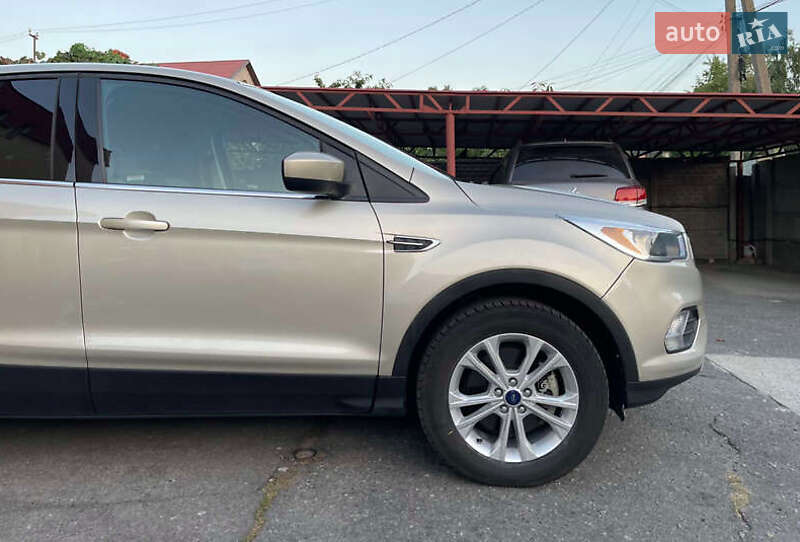 Внедорожник / Кроссовер Ford Escape 2017 в Днепре