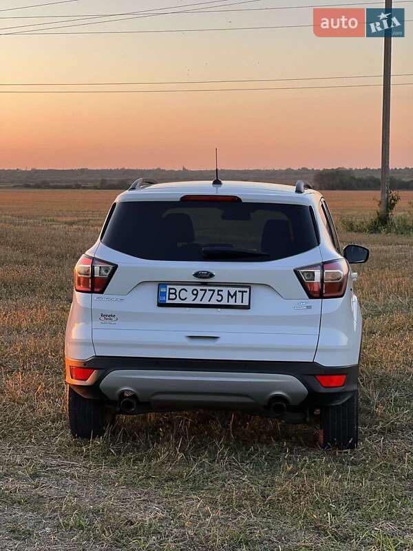 Внедорожник / Кроссовер Ford Escape 2016 в Золочеве