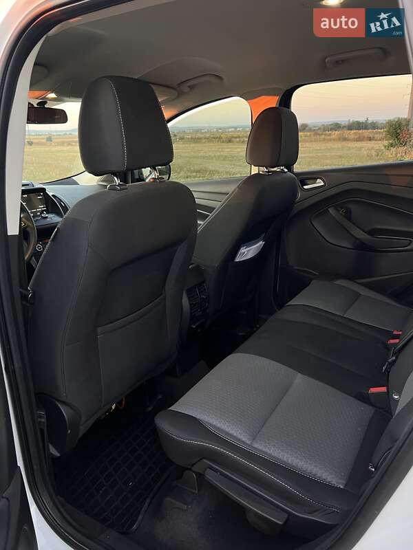 Внедорожник / Кроссовер Ford Escape 2016 в Золочеве