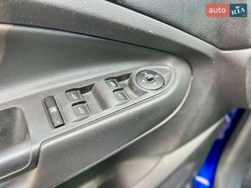 Внедорожник / Кроссовер Ford Escape 2015 в Киеве