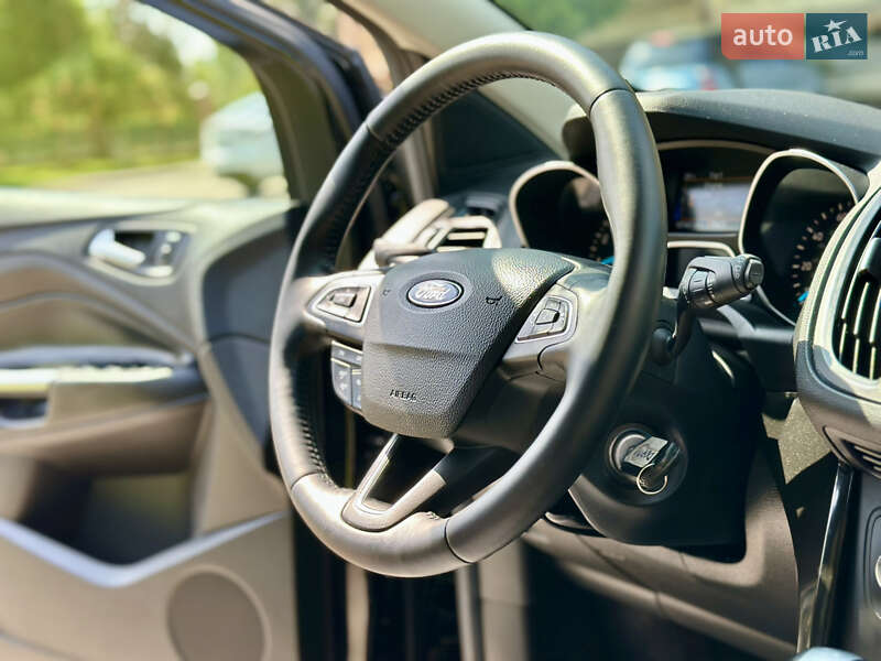 Внедорожник / Кроссовер Ford Escape 2017 в Киеве