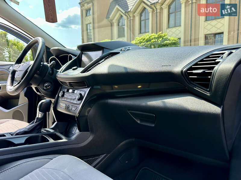 Внедорожник / Кроссовер Ford Escape 2017 в Киеве