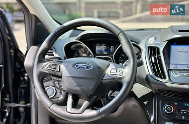 Внедорожник / Кроссовер Ford Escape 2017 в 