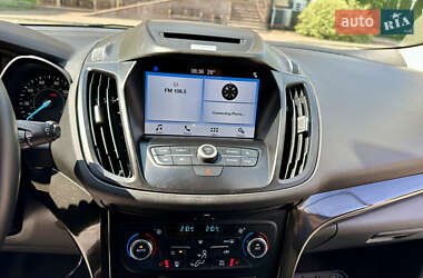 Внедорожник / Кроссовер Ford Escape 2017 в 