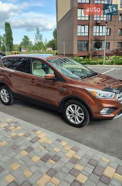 Внедорожник / Кроссовер Ford Escape 2017 в Чернигове