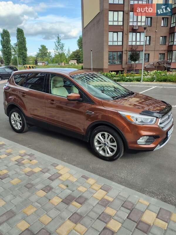 Внедорожник / Кроссовер Ford Escape 2017 в Чернигове