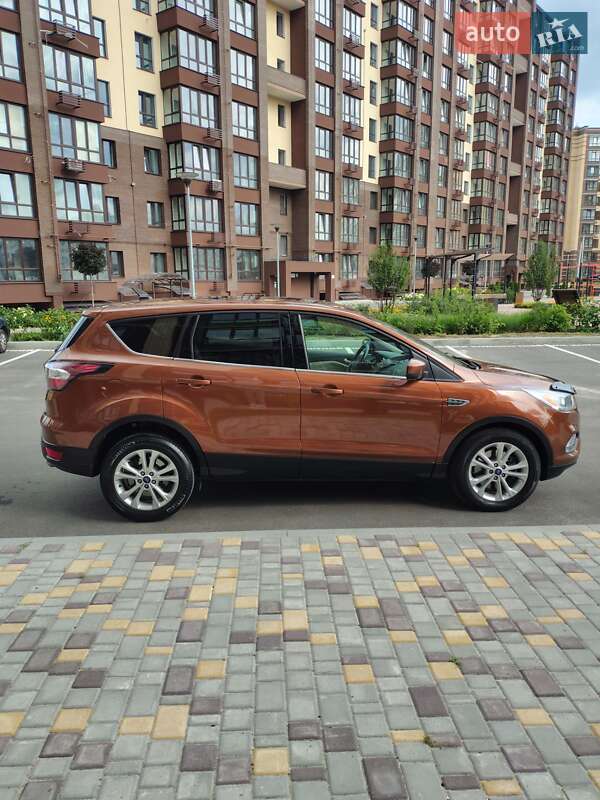 Внедорожник / Кроссовер Ford Escape 2017 в Чернигове