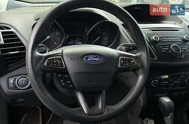 Внедорожник / Кроссовер Ford Escape 2017 в 