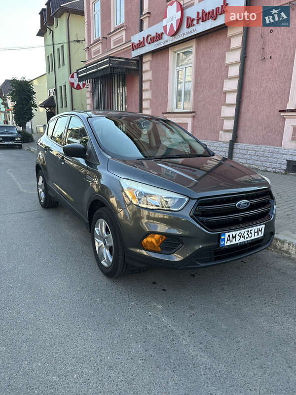 Позашляховик / Кросовер Ford Escape 2016 в 