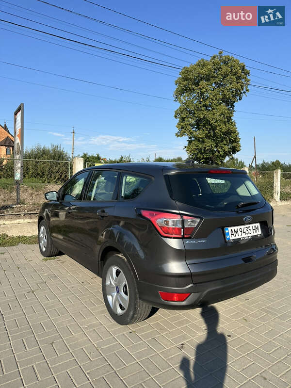 Внедорожник / Кроссовер Ford Escape 2016 в Черновцах