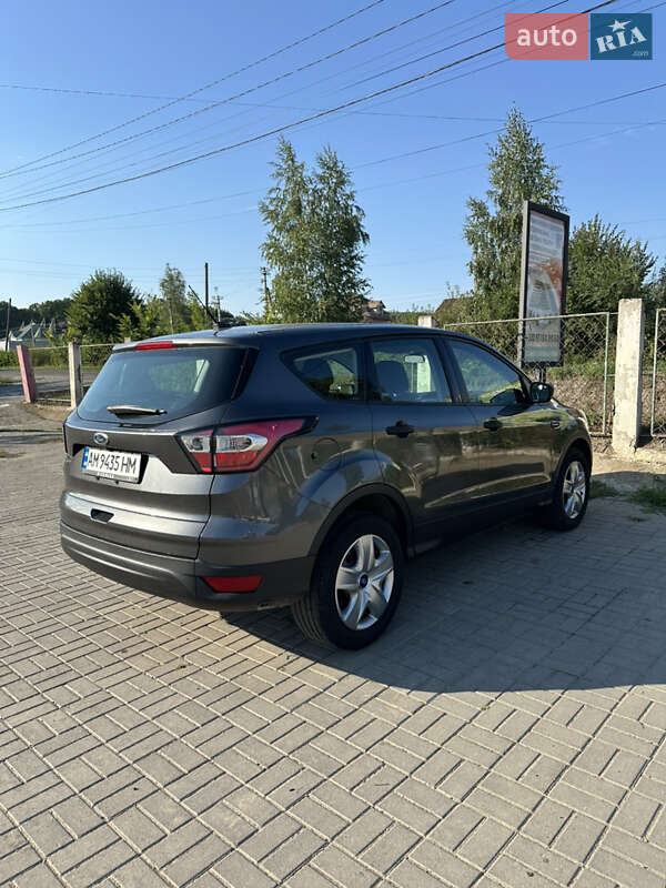 Внедорожник / Кроссовер Ford Escape 2016 в Черновцах