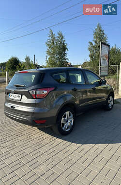 Позашляховик / Кросовер Ford Escape 2016 в 
