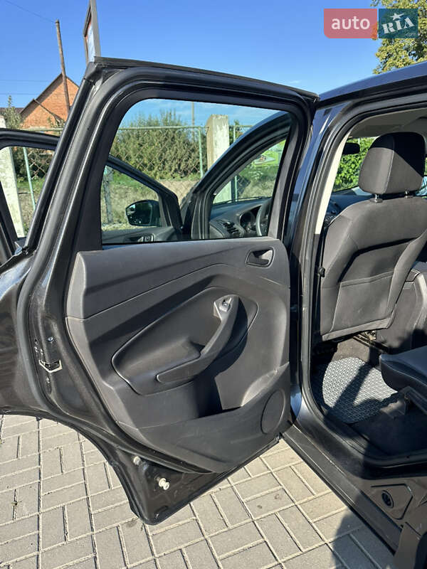 Внедорожник / Кроссовер Ford Escape 2016 в Черновцах