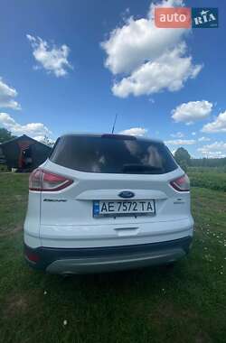 Внедорожник / Кроссовер Ford Escape 2015 в 