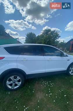 Внедорожник / Кроссовер Ford Escape 2015 в 