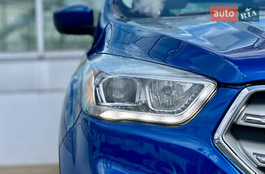 Внедорожник / Кроссовер Ford Escape 2018 в 